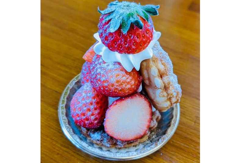 国産苺のミルフィーユ風パイサンド