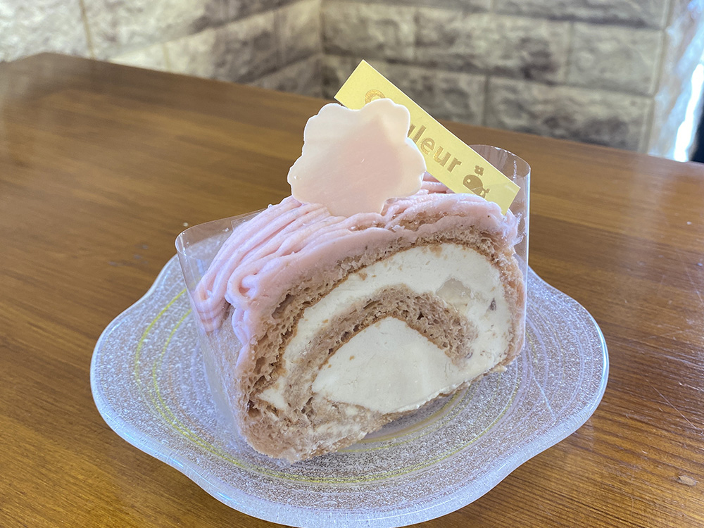 桜のロールケーキ