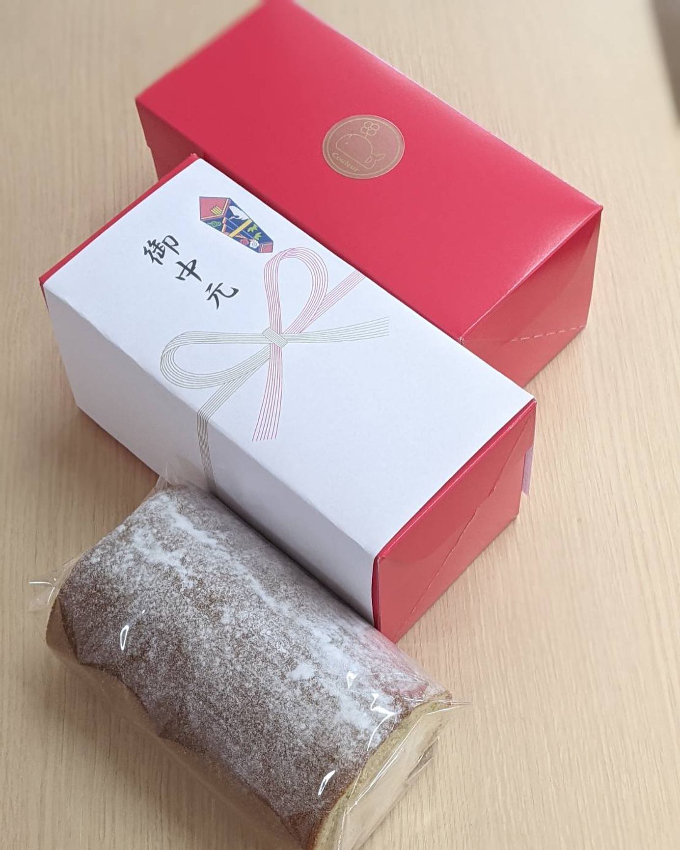 ．．きび糖のみを使用したクリームたっぷり❣️やさしい甘さの#きび糖ロールケーキいつもありがとうございます御中元、その他の熨斗も対応可能ですので、お気軽にお声掛けください️#couleur #クルール#きび糖　#きび糖ロールケーキ#沖縄 #okinawa#cake #sweets #ケーキ #スイーツ#デザート #coffee #コーヒー #珈琲#herbtea  #ハーブティー#ケーキ好きな人と繋がりたい #ハーブティー好きな人と繋がりたい