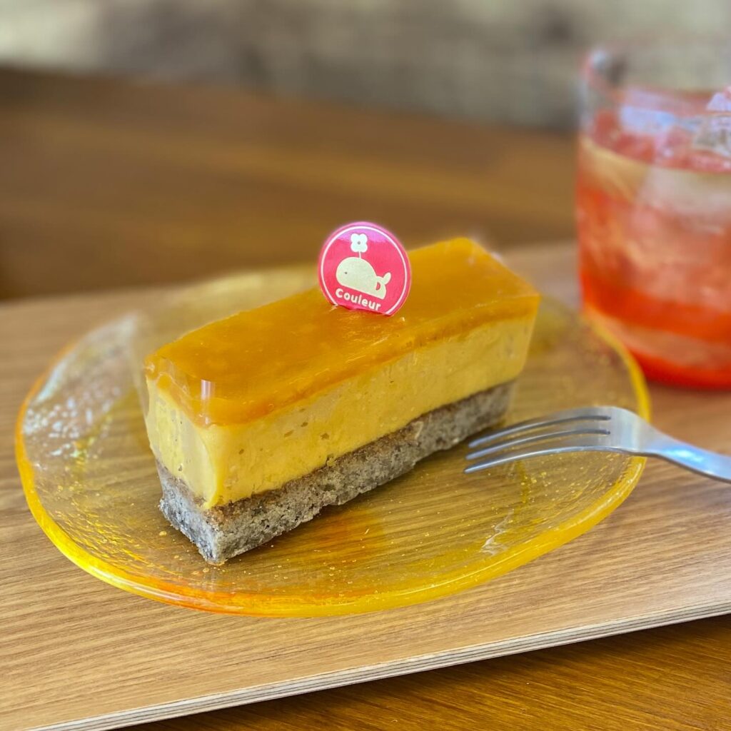 ．．こんにちは️本日も19時までよろしくお願いします夏限定の新商品です️【ヴィーガンマンゴー🥭】小麦・乳・卵・動物性食材不使用❣️グルテンフリーでヴィーガンのケーキです。